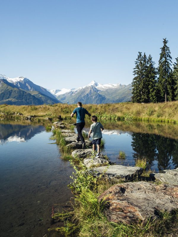 Familienwanderung_family-hike-c-zell-am-see-kaprun-tourismus-2_medium